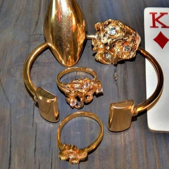 Sweetly Unique Golden Ribbon Rhinestone Ring Size 7 - Picture 9 of 12